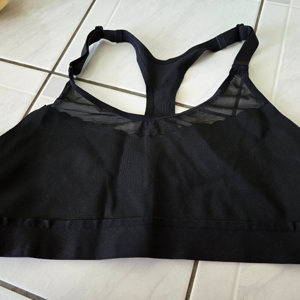 Victoria's Secret Incredible Ultra Light Sports Bra Black M